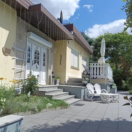 Casa vacanze Idyllischer Ferienbungalow In Ruhiger Lage Mit Pool Und Grossen Garten Rastenberg