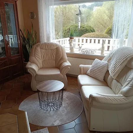 Idyllischer Ferienbungalow In Ruhiger Lage Mit Pool Und Grossen Garten * Rastenberg