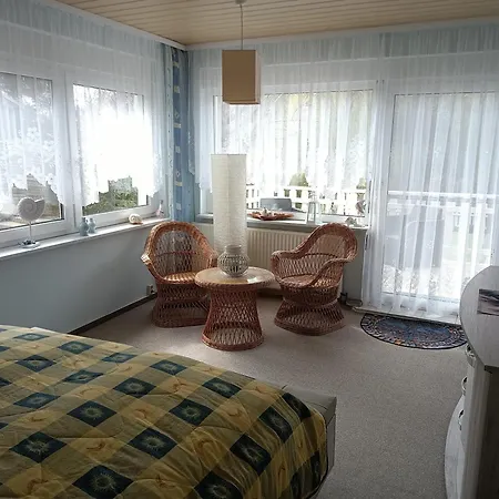 Idyllischer Ferienbungalow In Ruhiger Lage Mit Pool Und Grossen Garten * Rastenberg