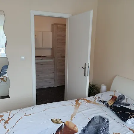 Idyllischer Ferienbungalow In Ruhiger Lage Mit Pool Und Grossen Garten Rastenberg