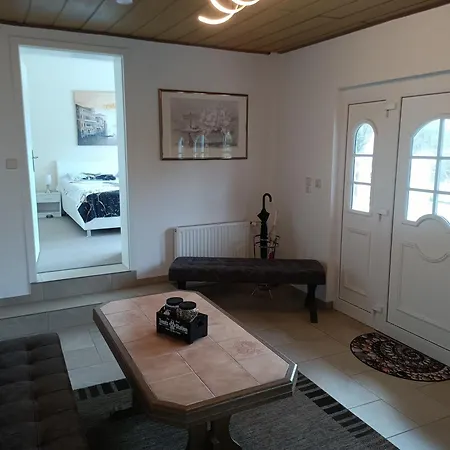 Idyllischer Ferienbungalow In Ruhiger Lage Mit Pool Und Grossen Garten Vakantiehuis