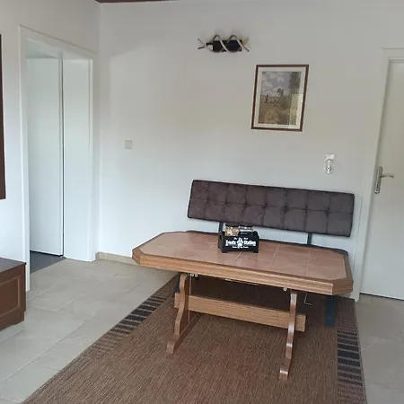 Idyllischer Ferienbungalow In Ruhiger Lage Mit Pool Und Grossen Garten Vakantiehuis *