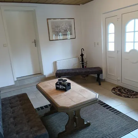 Vakantiehuis Idyllischer Ferienbungalow In Ruhiger Lage Mit Pool Und Grossen Garten