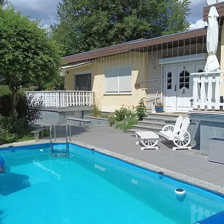 Vakantiehuis Idyllischer Ferienbungalow In Ruhiger Lage Mit Pool Und Grossen Garten Rastenberg