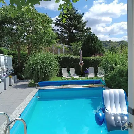 Idyllischer Ferienbungalow In Ruhiger Lage Mit Pool Und Grossen Garten *