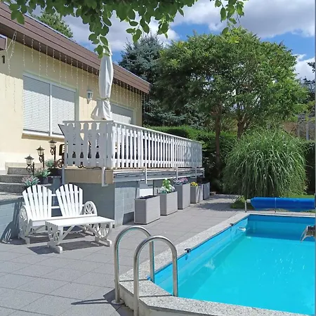 Vakantiehuis Idyllischer Ferienbungalow In Ruhiger Lage Mit Pool Und Grossen Garten Rastenberg