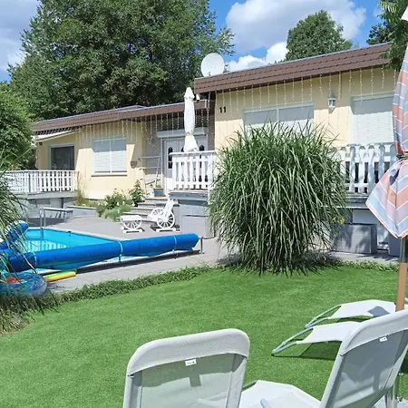 Idyllischer Ferienbungalow In Ruhiger Lage Mit Pool Und Grossen Garten *