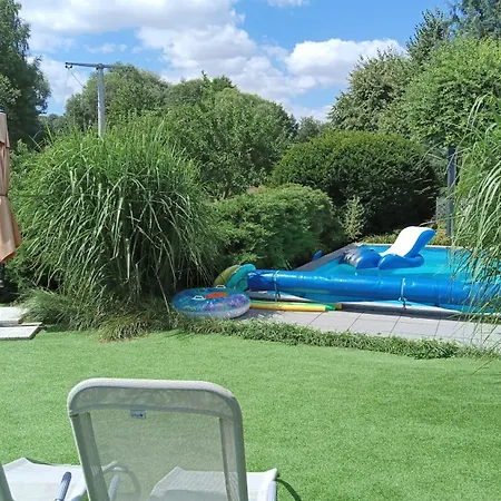 Idyllischer Ferienbungalow In Ruhiger Lage Mit Pool Und Grossen Garten Vakantiehuis Rastenberg