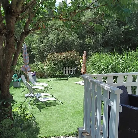 Idyllischer Ferienbungalow In Ruhiger Lage Mit Pool Und Grossen Garten Vakantiehuis *