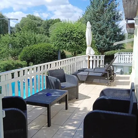 Vakantiehuis Idyllischer Ferienbungalow In Ruhiger Lage Mit Pool Und Grossen Garten *