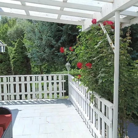 Vakantiehuis Idyllischer Ferienbungalow In Ruhiger Lage Mit Pool Und Grossen Garten Rastenberg