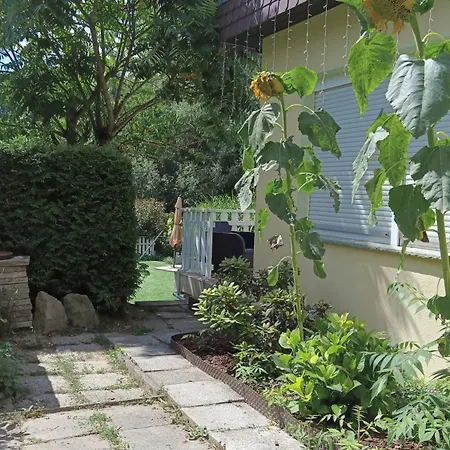 Idyllischer Ferienbungalow In Ruhiger Lage Mit Pool Und Grossen Garten * Rastenberg