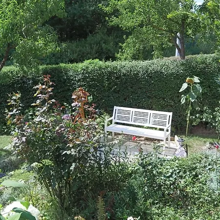 Idyllischer Ferienbungalow In Ruhiger Lage Mit Pool Und Grossen Garten Rastenberg