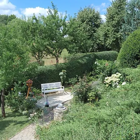 Idyllischer Ferienbungalow In Ruhiger Lage Mit Pool Und Grossen Garten *