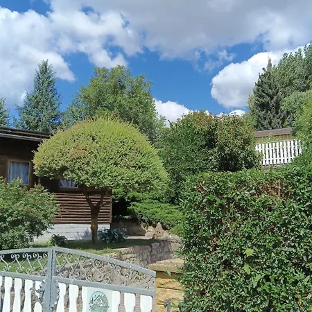 Vakantiehuis Idyllischer Ferienbungalow In Ruhiger Lage Mit Pool Und Grossen Garten