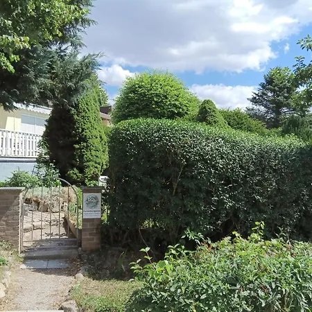 Vakantiehuis Idyllischer Ferienbungalow In Ruhiger Lage Mit Pool Und Grossen Garten