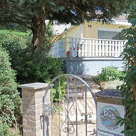 Idyllischer Ferienbungalow In Ruhiger Lage Mit Pool Und Grossen Garten Vakantiehuis *