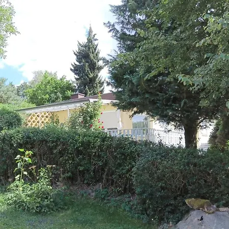Idyllischer Ferienbungalow In Ruhiger Lage Mit Pool Und Grossen Garten *