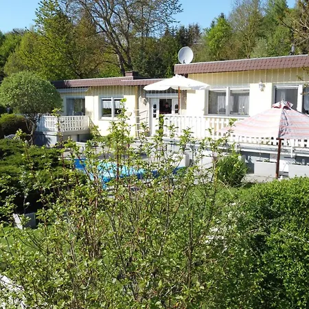 Idyllischer Ferienbungalow In Ruhiger Lage Mit Pool Und Grossen Garten Vakantiehuis Rastenberg