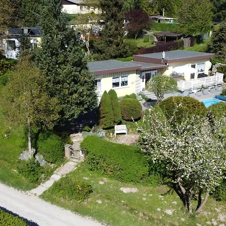 Idyllischer Ferienbungalow In Ruhiger Lage Mit Pool Und Grossen Garten * Rastenberg