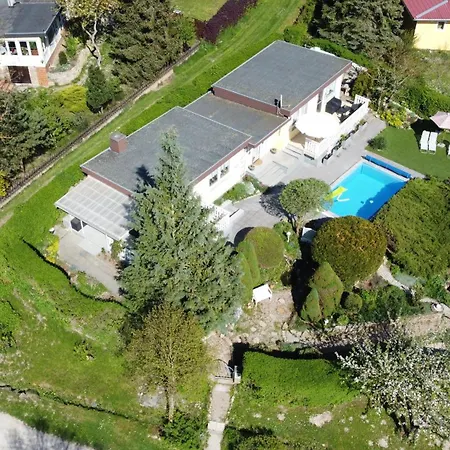 Idyllischer Ferienbungalow In Ruhiger Lage Mit Pool Und Grossen Garten Vakantiehuis *