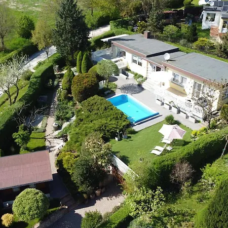 Idyllischer Ferienbungalow In Ruhiger Lage Mit Pool Und Grossen Garten Vakantiehuis Rastenberg