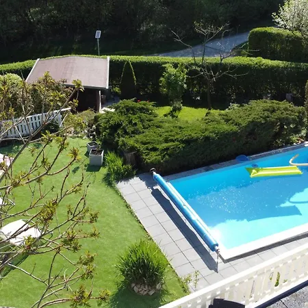 Vakantiehuis Idyllischer Ferienbungalow In Ruhiger Lage Mit Pool Und Grossen Garten Rastenberg