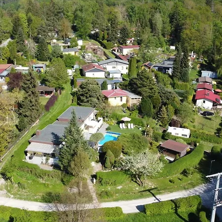 Idyllischer Ferienbungalow In Ruhiger Lage Mit Pool Und Grossen Garten Vakantiehuis *