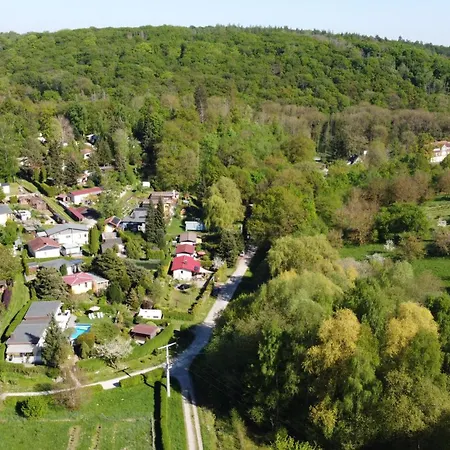 Idyllischer Ferienbungalow In Ruhiger Lage Mit Pool Und Grossen Garten Vakantiehuis *