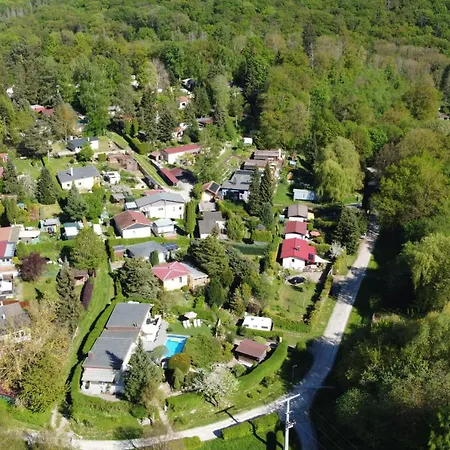 Vakantiehuis Idyllischer Ferienbungalow In Ruhiger Lage Mit Pool Und Grossen Garten Rastenberg