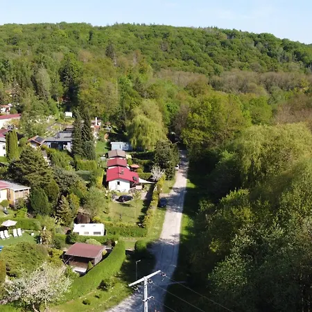 Idyllischer Ferienbungalow In Ruhiger Lage Mit Pool Und Grossen Garten Vakantiehuis *